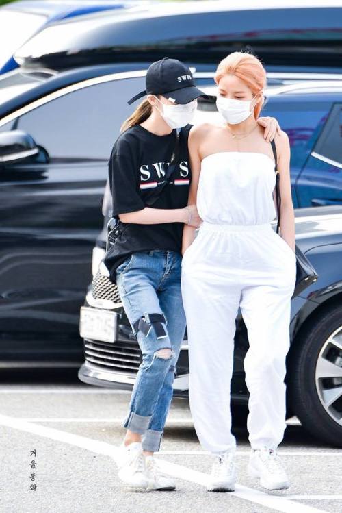 MoonSun - Couple Fashion (Summer 2018)Moonbyul & Solar - Mamamoo