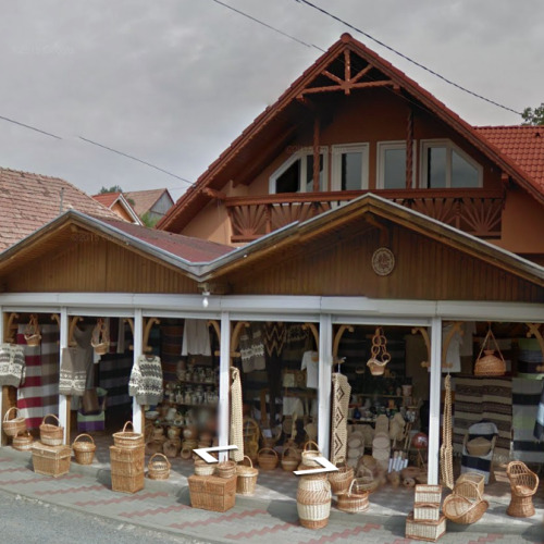 cool lil town i got dropped in on geoguessr ^______^  called Corund, Romania