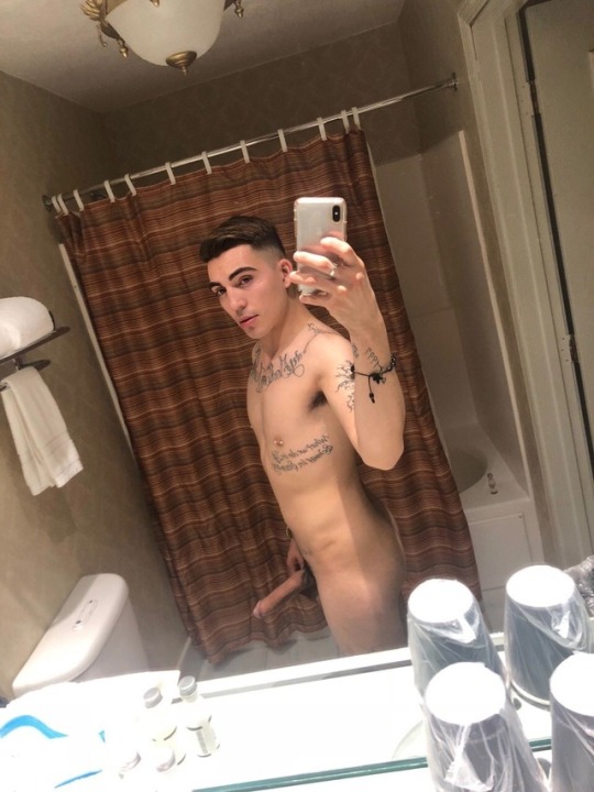 theeexposure:  I’d love to deepthroat his sexy ass 👅🍆💦