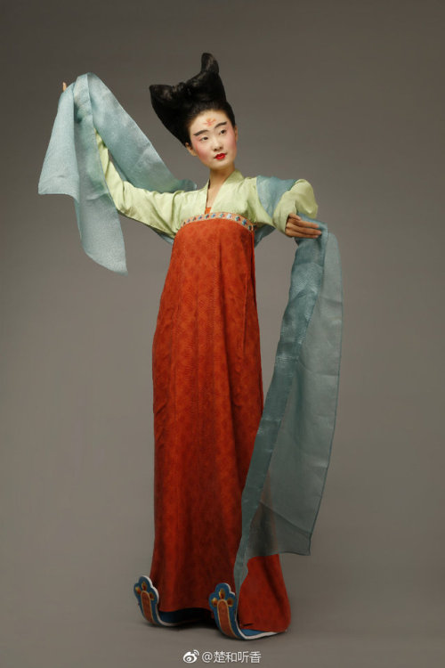 dressesofchina: Recreated  dancers based on Tang dynasty dolls