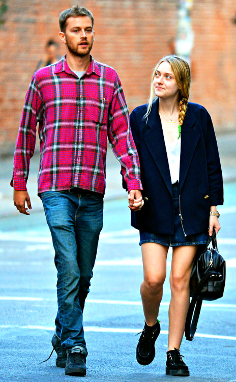 Dakota Fanning and Jamie Strachan out in the SoHo area in New York on October 9, 2015.