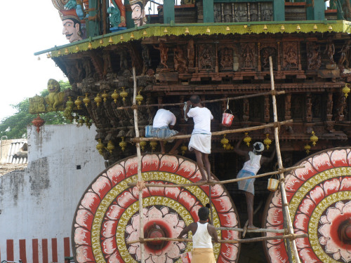 Craftsmen repairing ther, a giant chariot of a temple