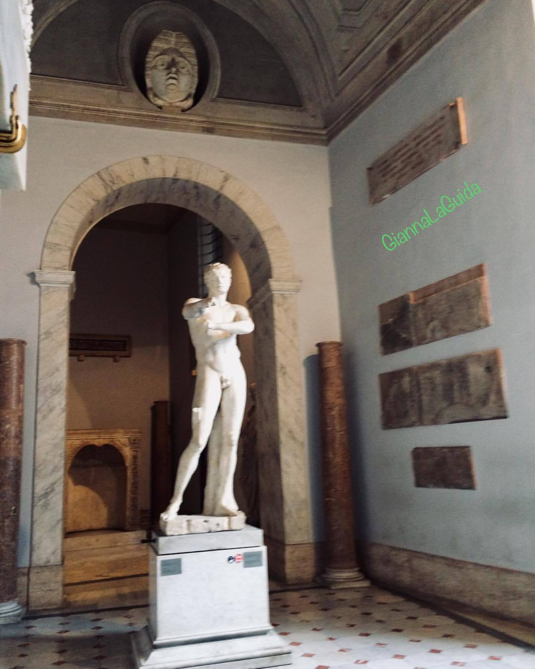 Musei Vaticani. Museo Pio-Clementino. Copia romana dell’ Apoxyómenos di Lisippo, scultore prediletto da Alessandro Magno. 1/9 è la formula di bellezza. Per saperne di più…seguitemi nel mio tour. #museivaticani #visitaguidata #guidaturisticaabilitata...