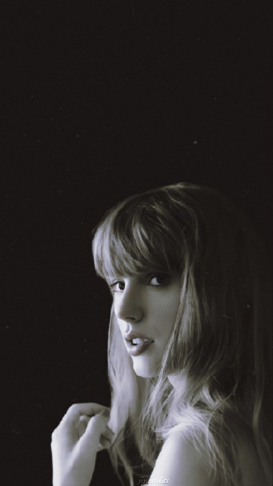 Taylor Swift In THE TORTURED POETS DEPARTMENT