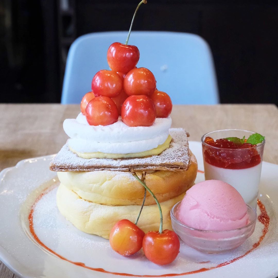 Enjoy Foods スリースターズパンケーキ 佐藤錦のレアチーズパイ Enjoy Foods スリースターズパンケーキ 佐藤錦のレアチーズパイ