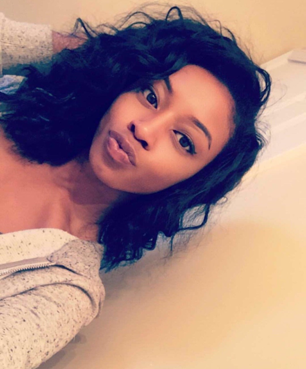 moneymackfromtheback:  angelstonaa:  Only because it’s black out and what not🖤
