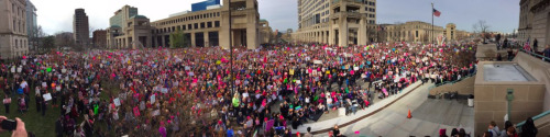 ambercxo:#WomensMarch #WomensMarchOnWashington #FemTheFuture #Day21of365 ❤️✊🏾✨