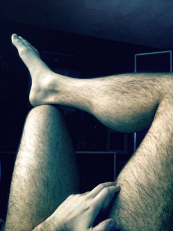 feellikedreaming:  Morning sun legs. 