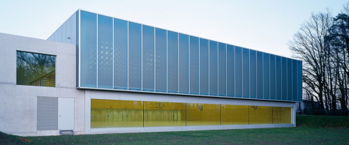 SALLE DE GYMNASTIQUE DOUBLEArchitects : Graeme Mann & Patricia Capua Mann Location: Borex, Suiss