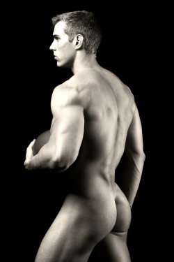 malebacksides:  JOSH BURKARD ~ Chicago© 2010 📷 Allan Spiers