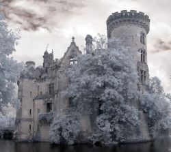 nordicsublime: Chateau de la Mothe-Chandeniers