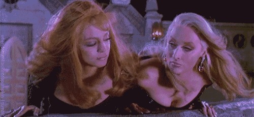 mrrobotico:  midmid333:  “Death Becomes Her” Meryl Streep and Goldie Hawn (1992) Jinkx Monsoon and Ivy Winters (2013)  Omg yes 
