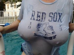 bigtitmoms:  DD wife in pool - submitted