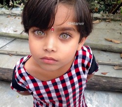 5starkutti:  cataylaflower:  Bengali kids with green eyes  THESE KIDS ARE SYLHETI!!!  