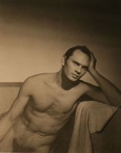 ohthatoceanicfeeling:  A photograph of Yul Brynner by George Platt Lynes. 