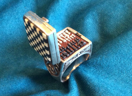 steampunktendencies:An Incredibly Miniature Chess Set in a Beautiful Ring