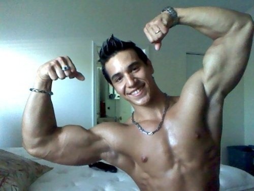 dudes-at-noon:  Alan Valdez