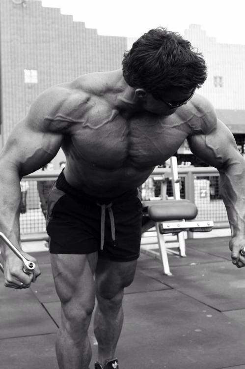 muscle-addicted:  Calum von Moger 