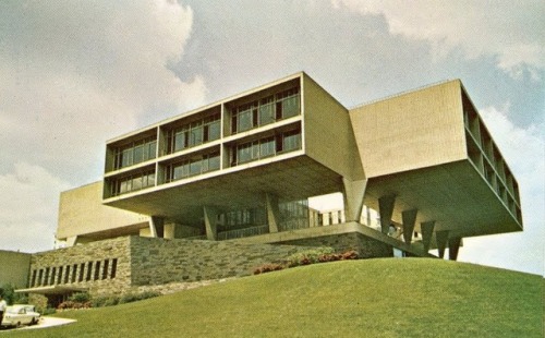 germanpostwarmodern - Milwaukee County War Memorial (1952-57) in...