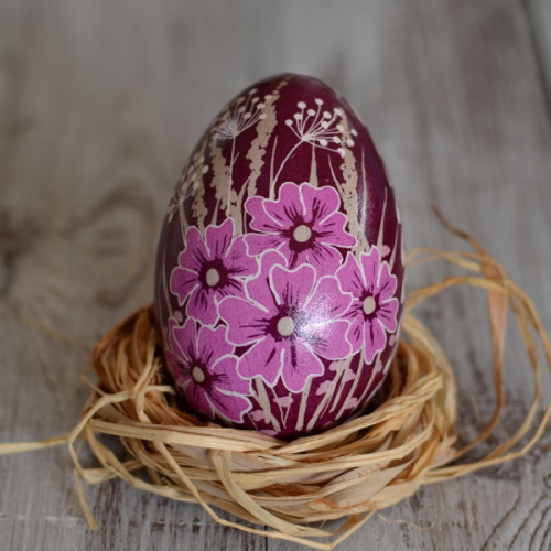 lamus-dworski:More of beautiful pisanki (decorated Easter eggs) made by artist Femi on arsneo.pl :)