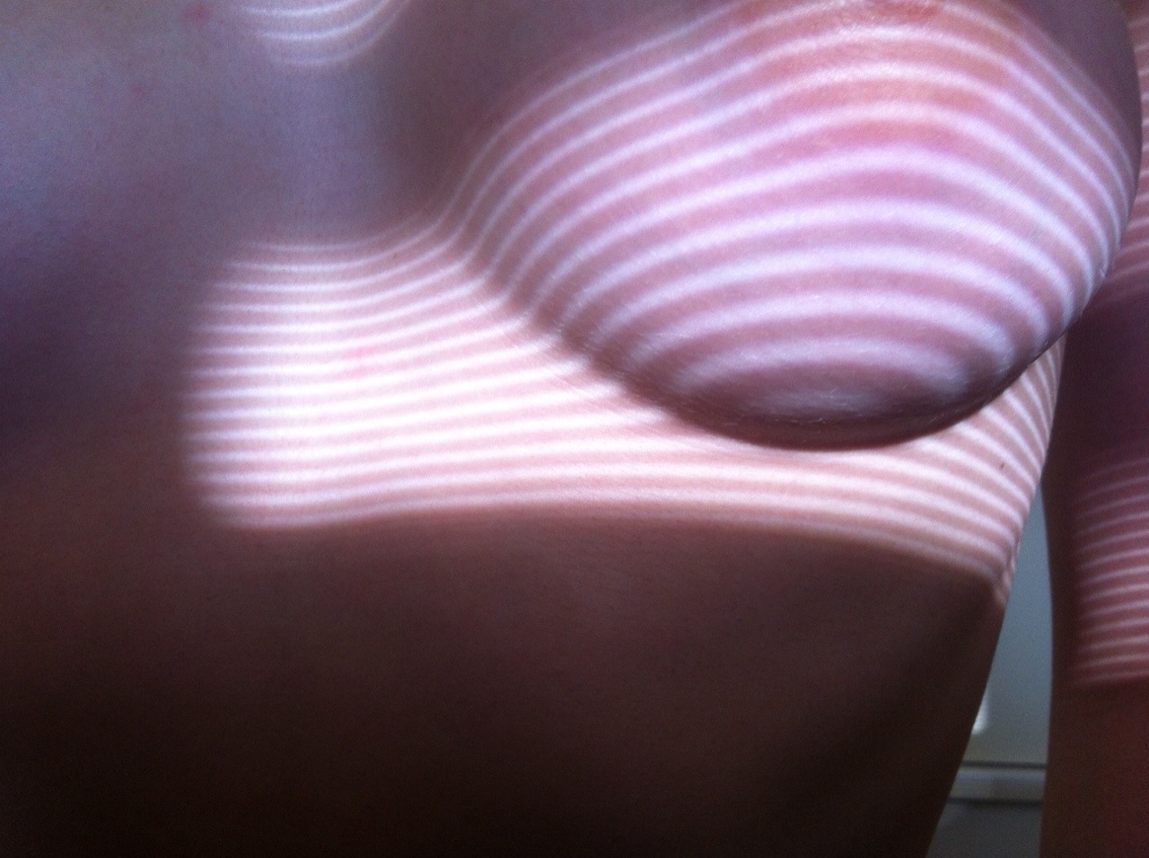 soy-chi:  5:33pm - I like it when the afternoon light falls into my room and creates