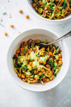 beautifulpicturesofhealthyfood:  Rainbow Power Salad with Roasted Chickpeas…RECIPE