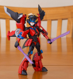 mechcanuck:  suddenlycomics:  thetransformers:  Transformers Animated Windblade  And here is the source with loads more pictures of this, the process, and other customs.   