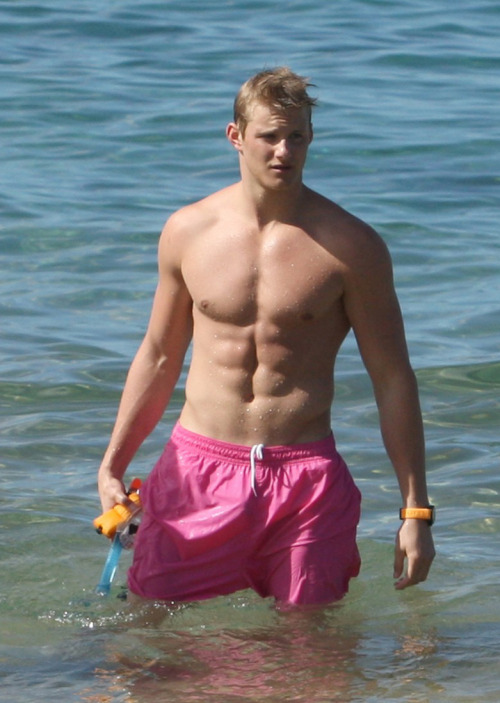 testingnewwaters:  Alexander Ludwig: having a great time at the beach… (Love when those wet shorts cling) 