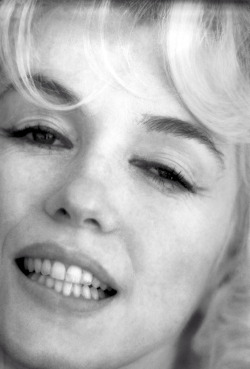 retrogasm:  Marilyn Close Up.  With that