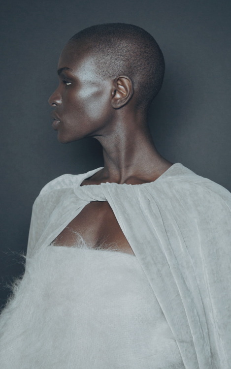 Rick Owens / Fall 2016 / RTW Model: Ajuma Nasanyana Backstage