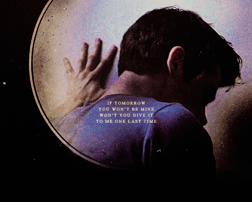 Unforgettable, together held the whole world in our handsUnexplainable, the love that only we could 
