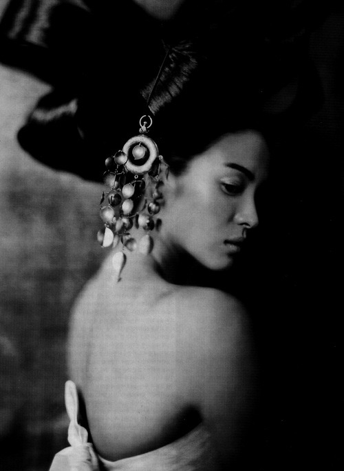 tselentis-arch:  VOGUE Korea June 07 -  HWANGJINI in PARIS Photo: Paolo Roversi