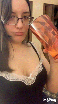sadomasomanda:Finished my mixed drink, time for a refill and a shot! 🥃🍹🥂🌹Come send an ask or play with me🌹