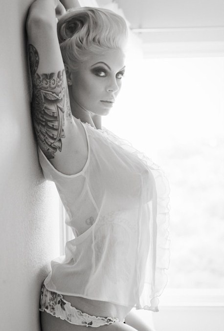 inkerest:  hot #girl #inked #tattoo