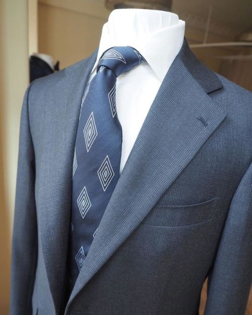 trunktailors: subtle pattern for subtle weekday #trunktailorswww.instagram.com/p/B0hJEfvhIxV