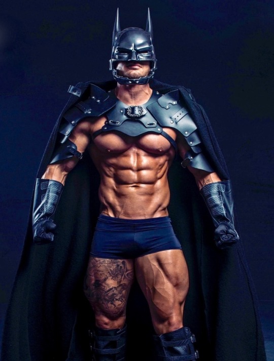 vanjockstrapboytoy: submit2muscle:   musclecorps:   Halloween inspo    Yes Batman! 