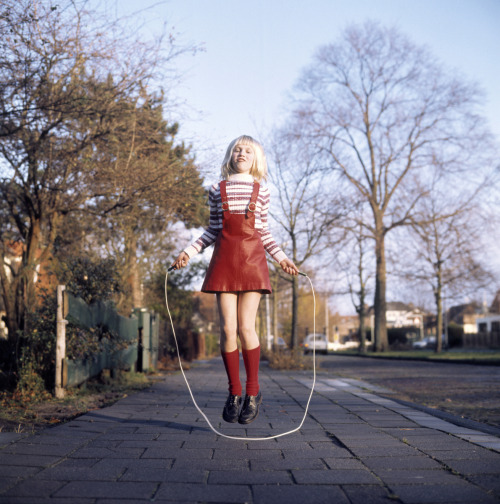 Porn firsttimeuser:  Girl in red skipping rope, photos