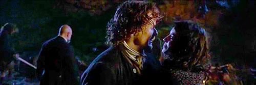 kattdaddee:  Jamie & Claire + K i s s e s (1x08) 