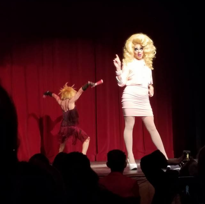auntiechrist:  there are two types of people in this world