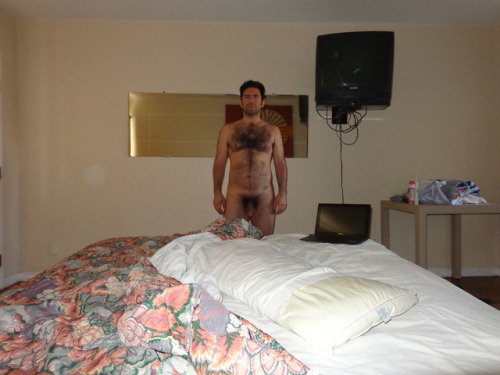 lovemusicnudefreedom:THE NUDIST TRAVELER - The nudist traveler sleeps wherever he can. Sometimes, that’s with family, friends, or in the car. At times, he sleeps in hotels or camps out in a tent. When he’s really adventurous, he will set up his tent