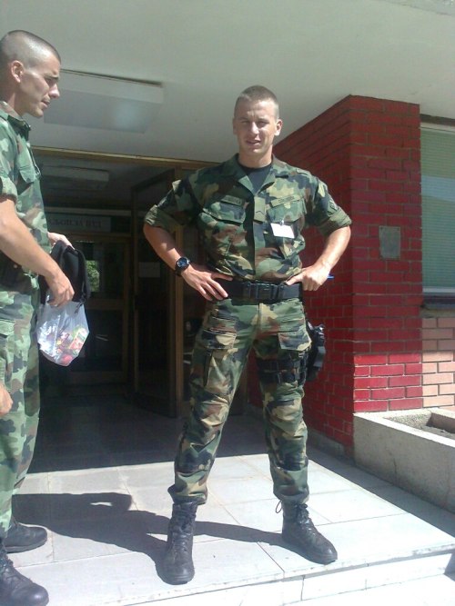 cops-in-boots:  Serbian military police 