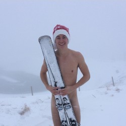 zacockenden:  #MerryChristmas #Snow #Skiing #Naked #SnowFun 