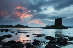 beautiful-scotland:  Castle Stalker Dusk » by