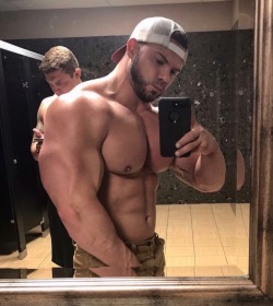 hotmuscularmenblog: Mac RobinsonIG: @macrobinsonofficial