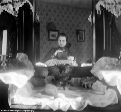 mezzodical:princess-mint:victoriansunposed:Vintage mirror selfie. A young woman takes a portrait of 