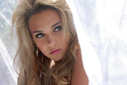thatswhaticallsexy:   Constanza Mengotti  