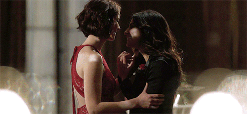 dailysupergirlgifs: May I have this dance?