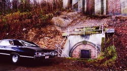 Dnwinchester:  #In A Hole In The Ground There Lived Two Brothers #Not A Nasty Dirty