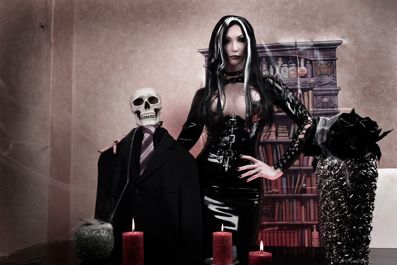 latex-shiny-bound-deactivated20: