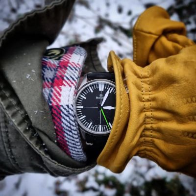 Instagram Repost
zamattsu  Baby it’s cold outside!The Damasko DS30 part of the range made with submarine steel not but I figure why not try ice hardening to?! ❄☃️Thanks @kibblewatches for the great service it’s been a while but finally got some time to get a cool shot of this piece…cool geddit…I’ll get my coat… [ #damasko #monsoonalgear #divewatch #watch #toolwatch ]